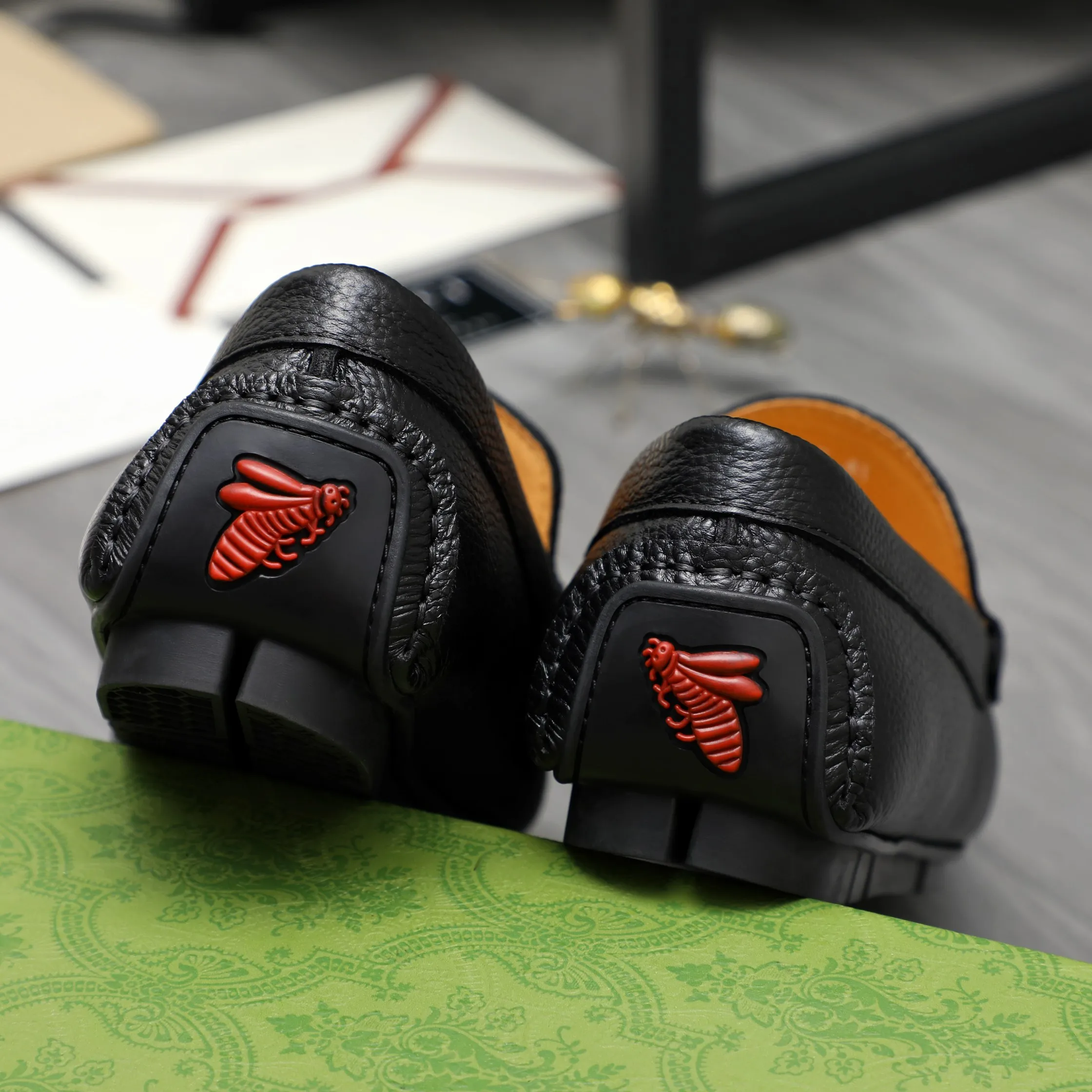 Men's shoes 💰360 Product trademark: GUCCI "Gucci" casual slip-on men's shoes Regular size: 38-45 Product materials: Selected pebbled cowhide upper, pigskin lining, rubber outsole